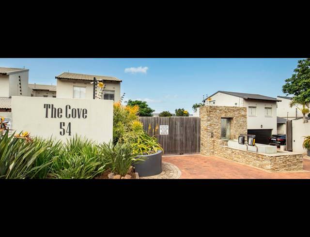 3 BEDROOM TOWNHOUSE FOR SALE IN LA LUCIA
